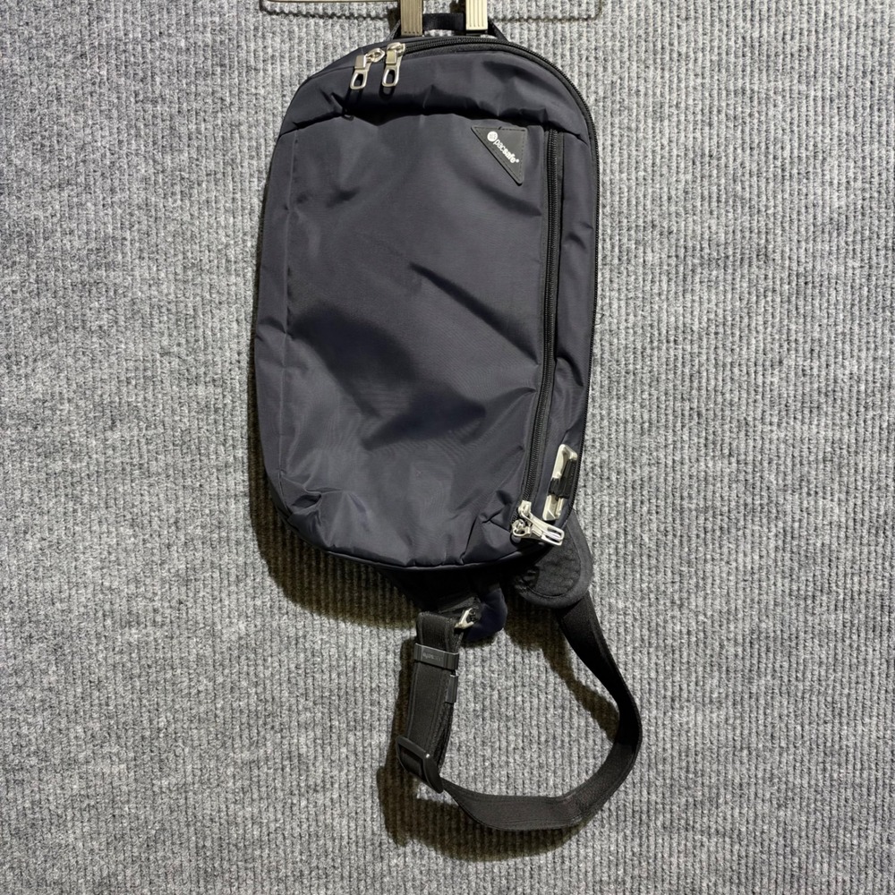 Pacsafe Vibe 325 Sling Pack Unisex OS Black Anti Theft Travel Bag 60221 Utility